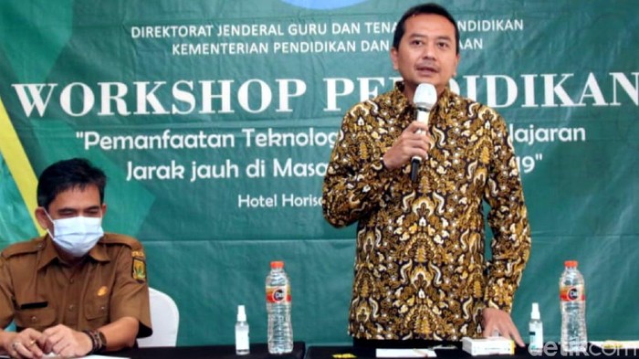 Ketua Komisi X DPR Syaiful Huda memprediksi KBM tatap muka pertengahan 2021