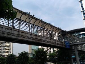 Kondisi JPO di Sudirman yang Bakal Direvitalisasi Punya Jalur Sepeda