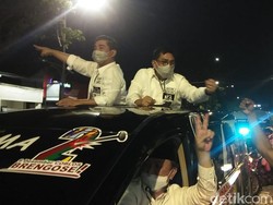 Momen Kedatangan Dua Paslon di Lokasi Debat Pilwali Surabaya