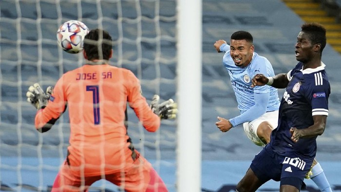 Manchester Citys Gabriel Jesus, centre, scores his sides second goal during the Champions League group C soccer match between Manchester City and Olympiacos at the Etihad stadium in Manchester, England, Tuesday, Nov. 3, 2020. (AP Photo/Dave Thompson)