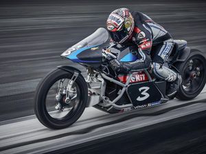 Aksi Max Biaggi Pecahkan Rekor Kecepatan, Tembus 408 Km/jam