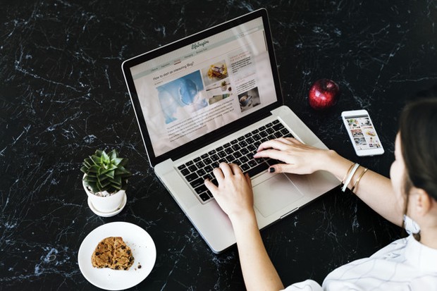 Meningkatkan personal branding dengan membuat blog/freepik.com