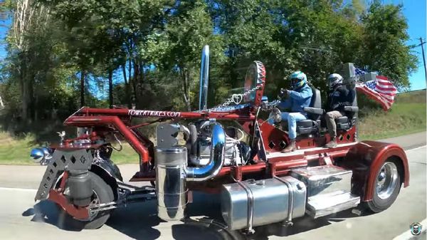 Ini Motor Terbesar di Dunia, Pakai Rangka Truk dan Berbobot 4,9 Ton!