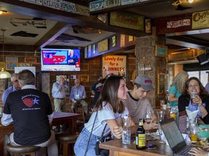 Redam COVID-19, Bangkok Tutup Bar, Kelab Malam, dan Restoran