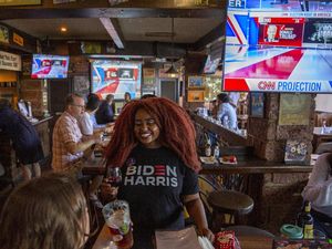 Pendukung Biden di Bangkok juga Ikut Nobar Pilpres AS