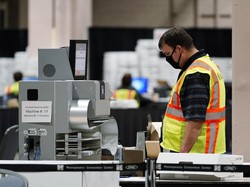 Ratusan Ribu Surat Suara via Pos Masih Dihitung di 4 Negara Bagian Kunci