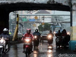 Masuk Musim Hujan, Pemotor Wajib Tahu Ini