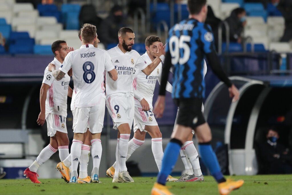 Real Madrid's Karim Benzema, center, celebrates with teammates after scoring the opening goal of his team during the Champions League group B soccer match between Real Madrid and Inter Milan at the Alfredo Di Stefano stadium in Madrid, Spain, Tuesday, Nov. 3, 2020. (AP Photo/Bernat Armangue)