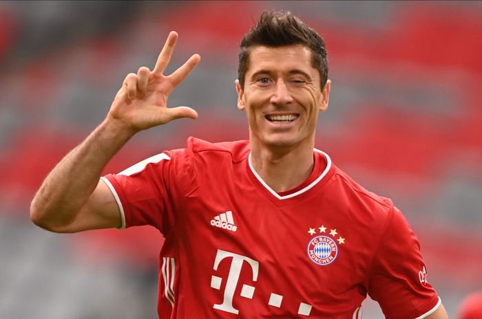 Robert Lewandowski MUNICH, GERMANY - OCTOBER 24: Robert Lewandowski of Bayern Munich celebrates after scoring during the German Bundesliga soccer match between FC Bayern Munich and Eintracht Frankfurt, in Munich, Germany, 24 October 2020.