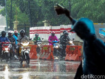 Saat Cuan Mengalir Deras di Kala Hujan