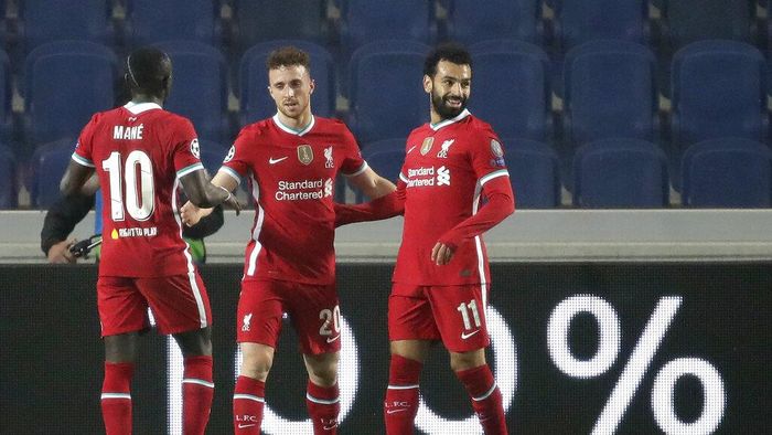 Liverpools Diogo Jota, center, celebrates with his teammate Mohamed Salah, right, and Sadio Mane his goal against Atalanta during the Champions League, group D soccer match between Atalanta and Liverpool, at the Gewiss Stadium in Bergamo, Italy, Tuesday, Nov. 3, 2020. (AP Photo/Luca Bruno)