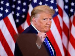 Trump Klaim Menang, Netizen: Hanya Kurang Sujud Syukur