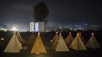 Unik! Bandung Punya Bioskop di Ruang Terbuka Lho