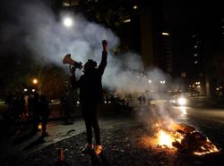 Polisi vs Demonstran Jelang Penghujung Pilpres AS Tak Terhindarkan