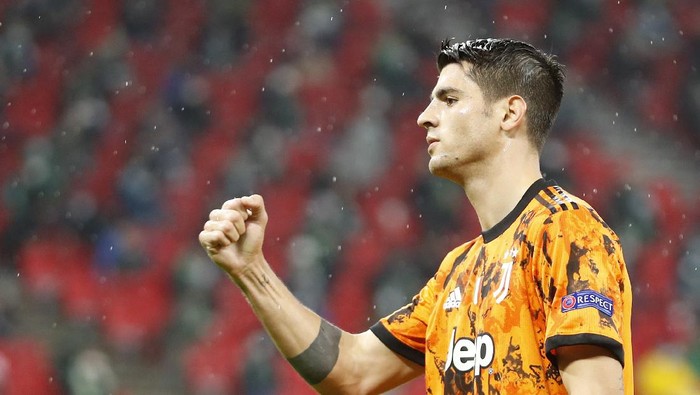 Juventus Alvaro Morata celebrates after scoring the opening goal during the Champions League Group G soccer match between Ferencvaros and Juventus at the Puskas Arena in Budapest, Hungary, Wednesday, Nov. 4, 2020. (AP Photo/Laszlo Balogh)