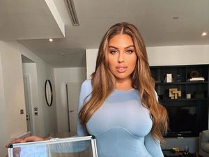 Foto: Penampilan Bintang Reality TV yang Dadanya Mati Rasa Gara-gara Implan Foto: Penampilan Bintang Reality TV yang Dadanya Mati Rasa Gara-gara Implan