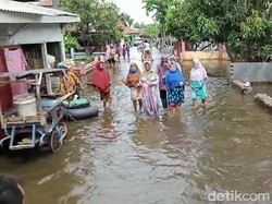 Banjir di Pasuruan Tak Kunjung Surut, Warga Mulai Gatal-gatal