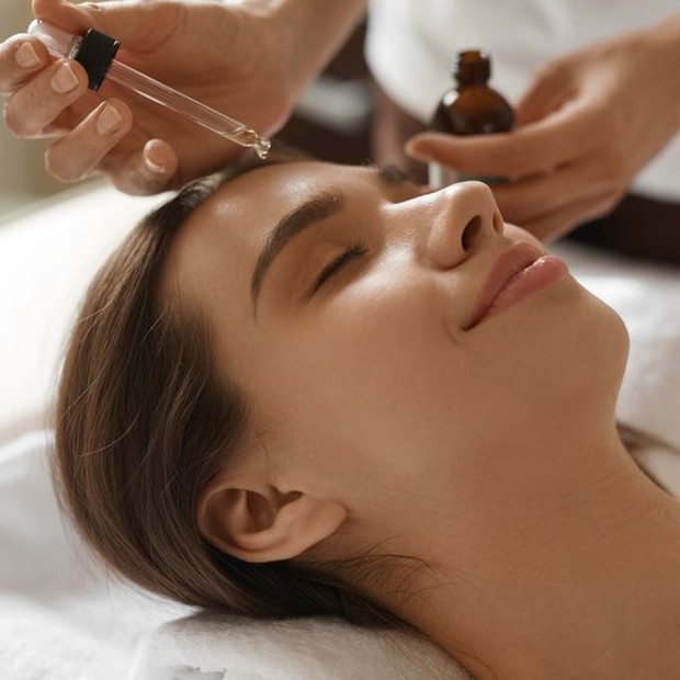 bustledotcom Manfaat squalane oil untuk kesehatan dan kecantikan kulit wajah