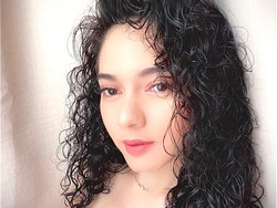 Pamer Video Renang Bareng Chef Juna, Citra Anidya Bikin Netizen Salfok ke Leher