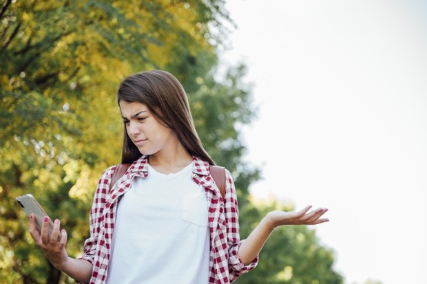 Sebagian orang bisa memblokir pengguna yang yang terlihat selalu penasaran dan ingin tahu.
