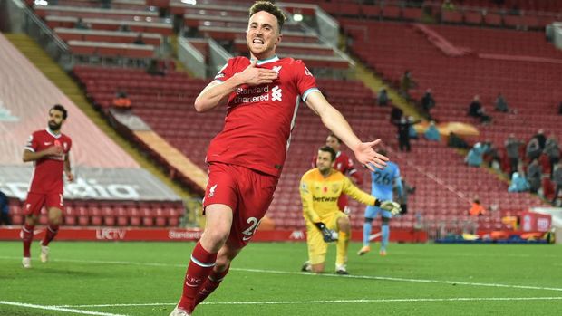 LIVERPOOL, ENGLAND - OCTOBER 31: Diogo Jota of Liverpool celebrates after scoring his team's second goal during the Premier League match between Liverpool and West Ham United at Anfield on October 31, 2020 in Liverpool, England.  Sports stadiums across the UK remain under strict restrictions due to the coronavirus pandemic, as the government's social distancing laws prohibit fans within venues, causing games to be played behind closed doors.  (Photo by Peter Powell - Pool / Getty Images)