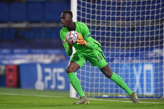LONDON, ENGLAND - NOVEMBER 04: Edouard Mendy of Chelsea in action during the UEFA Champions League Group E stage match between Chelsea FC and Stade Rennais at Stamford Bridge on November 04, 2020 in London, England. Sporting stadiums around the UK remain under strict restrictions due to the Coronavirus Pandemic as Government social distancing laws prohibit fans inside venues resulting in games being played behind closed doors. (Photo by Ben Stansall - Pool/Getty Images)