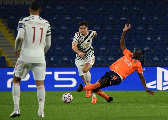 Harry Maguire ISTANBUL, TURKEY - NOVEMBER 04: Harry Maguire of Manchester United is challenged by Demba Ba of Istanbul Basaksehir FK during the UEFA Champions League Group H stage match between Istanbul Basaksehir and Manchester United at Basaksehir Fatih Terim Stadyumu on November 04, 2020 in Istanbul, Turkey. Sporting stadiums around Turkey remain under strict restrictions due to the Coronavirus Pandemic as Government social distancing laws prohibit fans inside venues resulting in games being played behind closed doors. (Photo by Burak Kara/Getty Images)