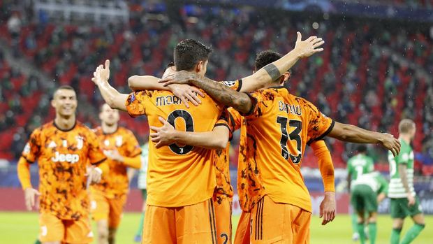 Juventus' Alvaro Morata, center, celebrates after scoring the opening goal during the Champions League Group G soccer match between Ferencvaros and Juventus at the Puskas Arena in Budapest, Hungary, Wednesday, Nov. 4, 2020. (AP Photo/Laszlo Balogh)
