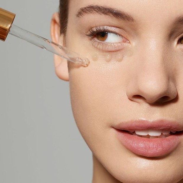 Ilustrasi Penggunaan Squalane Oil/pinterest.com/alluremagazine Apa itu squalane oil dan apa manfaat squalane oil