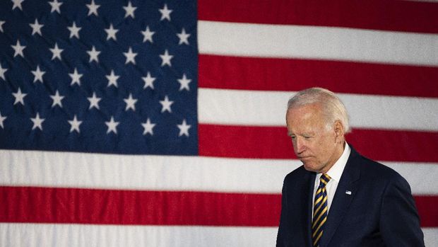 Democratic presidential candidate Joe Biden departs after speaking about reopening the country during a speech in Darby, Pennsylvania, on June 17, 2020. (Photo by JIM WATSON / AFP)