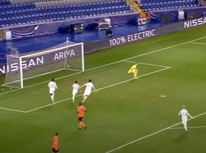 Video Bek MU Hilang Saat Dibungkam Istanbul Basaksehir