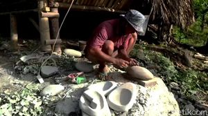 Nganggur Imbas Corona, Warga Sukabumi Ini Bikin Cobek Bernilai Seni