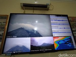 Video Status Merapi Siaga, Boyolali Siapkan Truk untuk Evakuasi