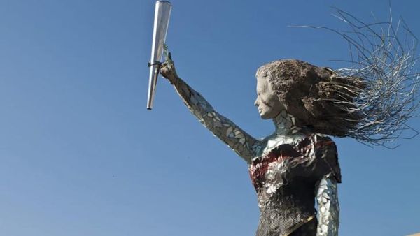 Foto: Patung Indah dari Sisa-sisa Ledakan Beirut