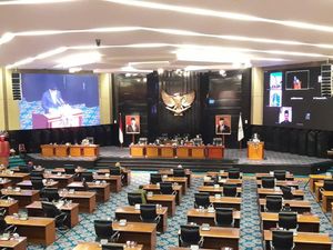 Video Suasana Paripurna DPR, Sebagian Besar Anggota Hadir Virtual Video Suasana Paripurna DPR, Sebagian Besar Anggota Hadir Virtual