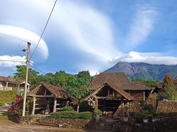 Kesaksian Warga Klaten Tentang Indahnya Gunung Merapi Saat Bertopi Awan