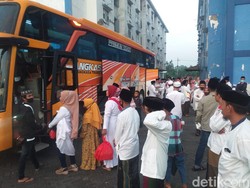 Ratusan Pengungsi Syiah Dibaiat Jadi Suni di Sampang