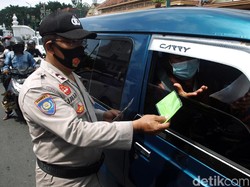 Pemerintah Bagikan 35 Juta Masker Gratis untuk Masyarakat