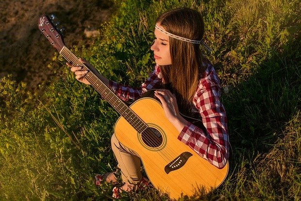 Cepat Mahir, Ini 6 Tips Bermain Gitar Bagi Pemula