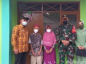 Puluhan Tahun Tinggal di Gubuk Reyot, Kakek Ajum Kini Punya Rumah Layak