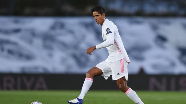 Empat Bek Tengah Incaran Manchester United