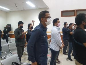 Keluarga dan Suami Hadiri Sidang Vonis Vanessa Angel