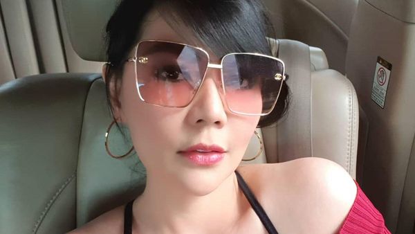 Tessa Kaunang Pamer Foto Menantang, Tetap Seksi di Usia 44 Tahun