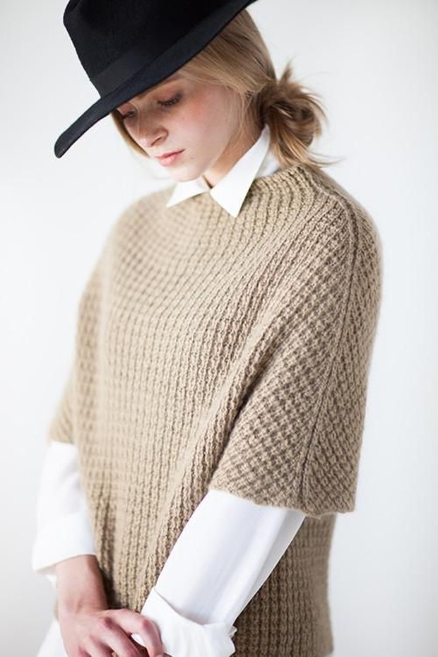 Cari tekstur yang mencolok pada kain hangat untuk terlihat menggemaskan ketika dikenakan.