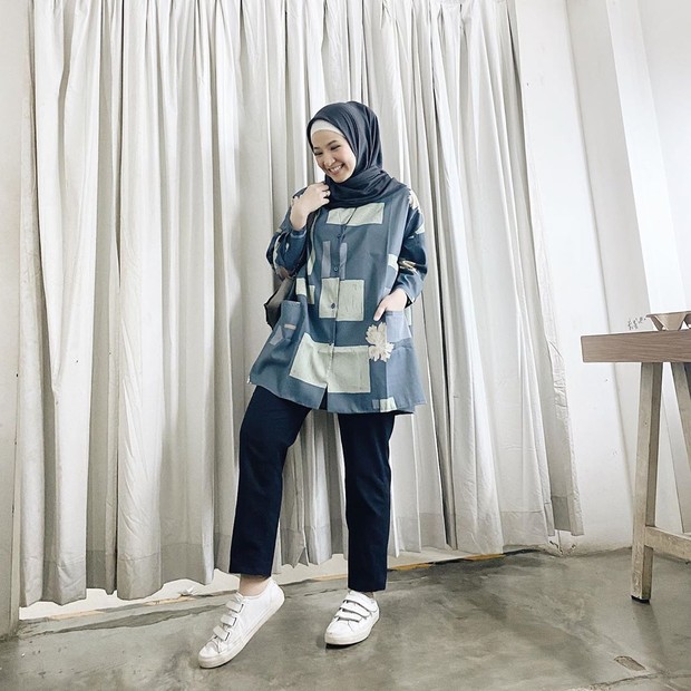 Tunik/instagram.com/natasharizkynew Tunik dan celana hitam