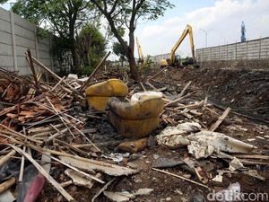 Ada Proyek Normalisasi Kali Rawa Rengas, 18 Rumah Warga Tergusur