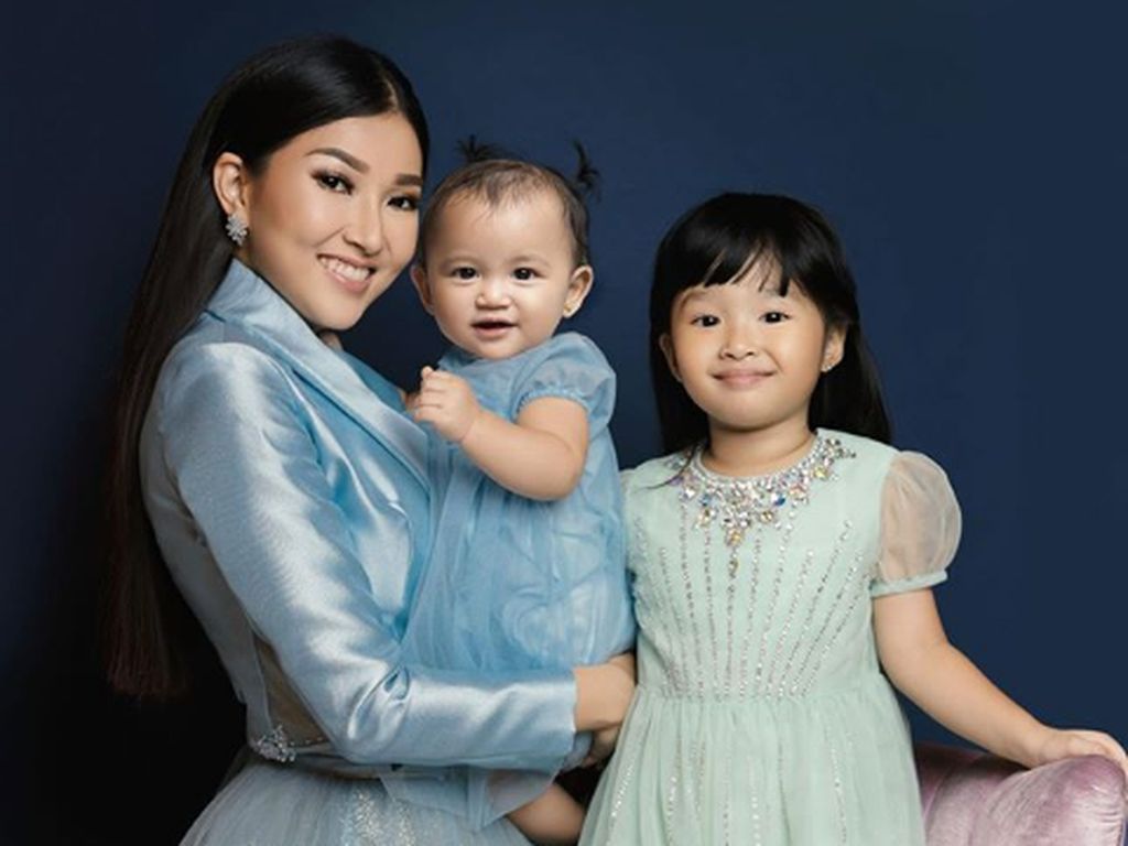 7 Foto Gemas Anak-anak Ruben Onsu yang Dapat Ancaman Pembunuhan 7 Foto Gemas Anak-anak Ruben Onsu yang Dapat Ancaman Pembunuhan