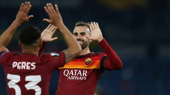 ROME, ITALY - NOVEMBER 05:  Borja Mayoral of AS Roma celebrates after scoring the teams third s goal during the UEFA Europa League Group A stage match between AS Roma and CFR Cluj at Stadio Olimpico on November 5, 2020 in Rome, Italy.  (Photo by Paolo Bruno/Getty Images)