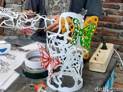 Banting Setir, Pekerja Karaoke Bikin Pipa Jadi Kap Lampu Hias