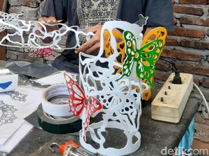 Banting Setir, Pekerja Karaoke Bikin Pipa Jadi Kap Lampu Hias